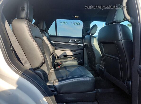1FM5K8F87JGC13169 2018 FORD EXPLORER White Вид задньої частини салону