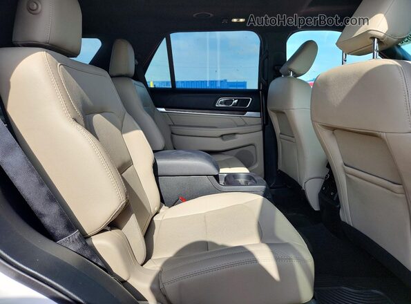 1FM5K8F89KGA70677 2019 FORD EXPLORER White Widok wnętrza z tyłu