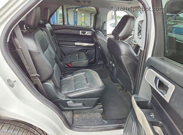 1FM5K8FW8MNA10368 2021 FORD EXPLORER White Widok wnętrza z tyłu
