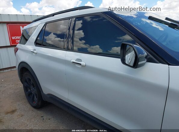 1FM5K8GC3PGA02935 2023 FORD EXPLORER White Vista interior trasera