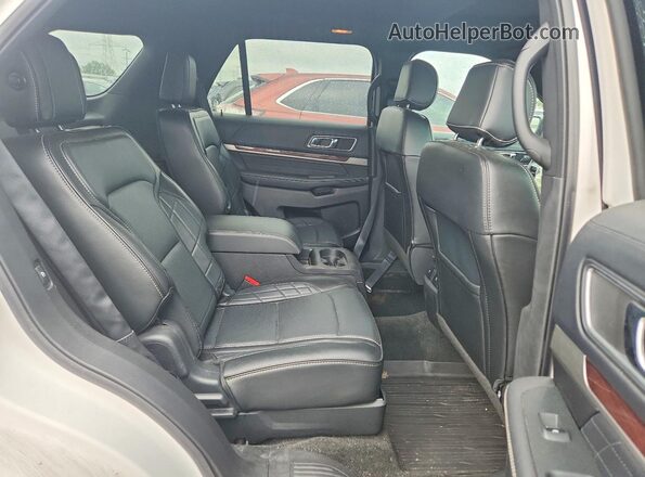 1FM5K8HT0HGA78547 2017 FORD EXPLORER White Widok tylnych siedzeń