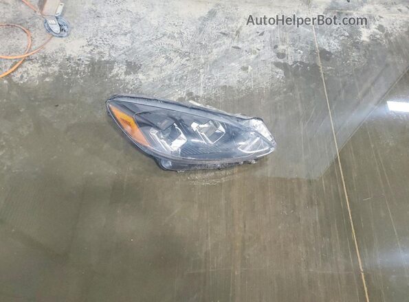 1FMCU0BZ8NUB46008 2022 FORD ESCAPE Серебряный Вид подкапотного пространства