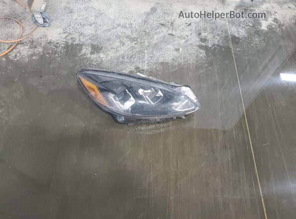 1FMCU0BZ8NUB46008 2022 FORD ESCAPE Серебряный 