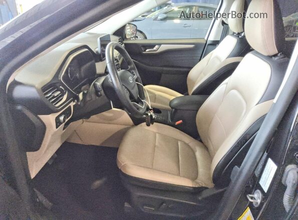 1FMCU0CZXMUA70031 2021 FORD ESCAPE Черный Вид салона спереди