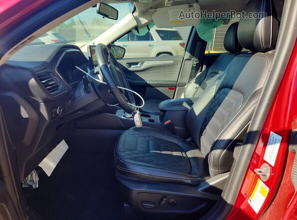 1FMCU0E1XPUB29932 2023 FORD ESCAPE Красный Вид салона спереди