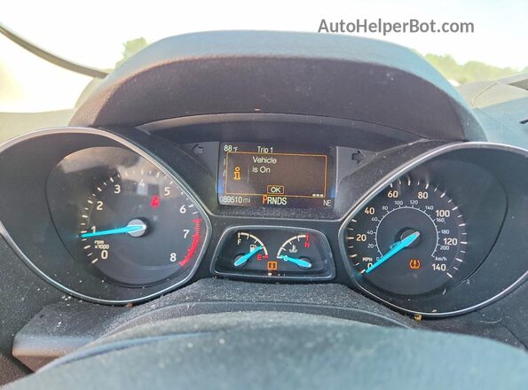 1FMCU0F70JUC62869 2018 FORD ESCAPE Белый Вид щитка приборов