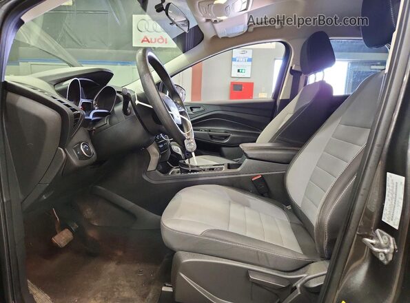 1FMCU0F71HUD35046 2017 FORD ESCAPE Gray Вид салону спереду