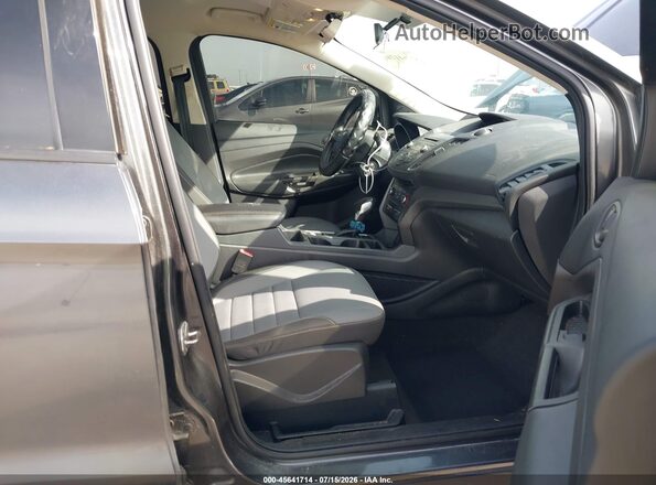 1FMCU0F74HUB57925 2017 FORD ESCAPE Gray Widok wnętrza z przodu