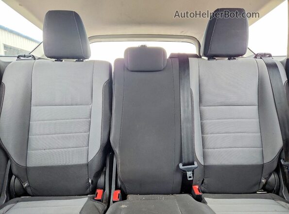 1FMCU0F75HUE90442 2017 FORD ESCAPE Silver უკანა სავარძლების ხედი