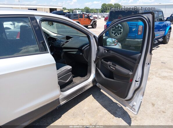 1FMCU0F75JUB24678 2018 FORD ESCAPE Серебряный Вид салона спереди