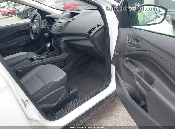 1FMCU0F77JUB55964 2018 FORD ESCAPE Белый Вид салона спереди