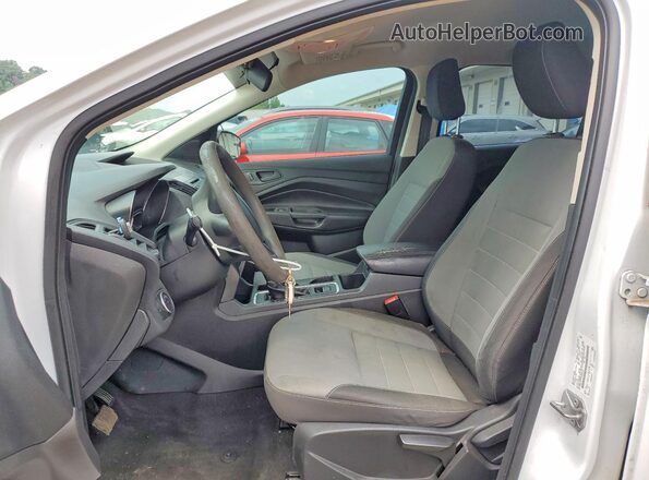 1FMCU0F77JUB86180 2018 FORD ESCAPE Белый Вид салона спереди