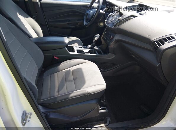 1FMCU0F78HUB19193 2017 FORD ESCAPE White Вид салону спереду
