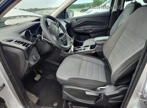 1FMCU0F78HUD59909 2017 FORD ESCAPE Серебряный Вид салона спереди