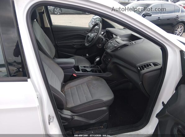 1FMCU0F79HUE07868 2017 FORD ESCAPE Белый Вид салона спереди