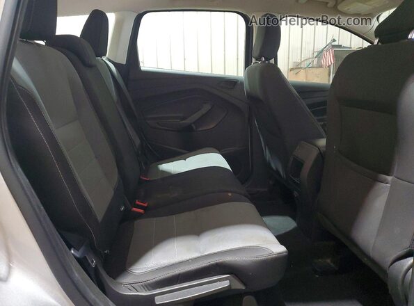 1FMCU0F79KUB96145 2019 FORD ESCAPE Серебряный Вид задней части салона