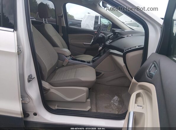 1FMCU0G94GUB89076 2016 FORD ESCAPE Белый Вид салона спереди
