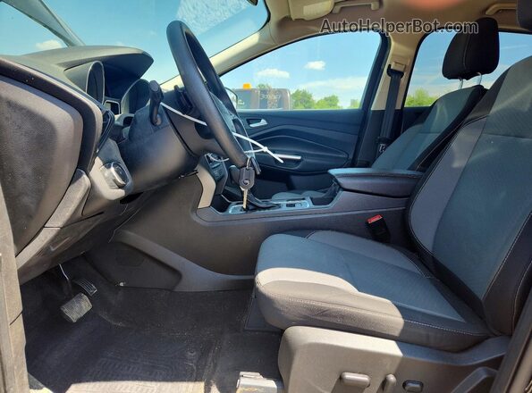 1FMCU0G95HUB20060 2017 FORD ESCAPE Черный Вид салона спереди