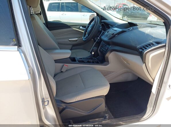 1FMCU0G95HUB46772 2017 FORD ESCAPE Серебряный Вид салона спереди