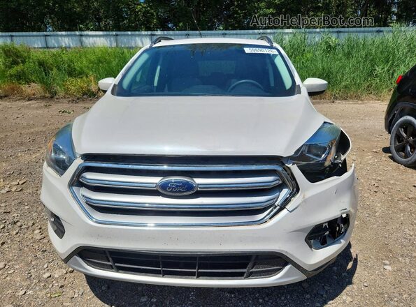 1FMCU0G95HUD39472 2017 FORD ESCAPE Белый Вид спереди
