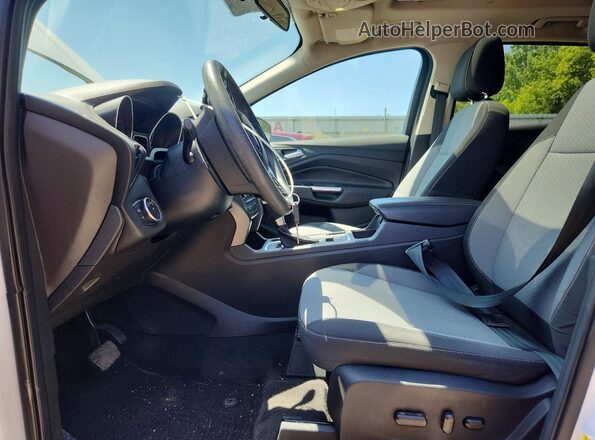1FMCU0G95HUD39472 2017 FORD ESCAPE Белый Вид салона спереди