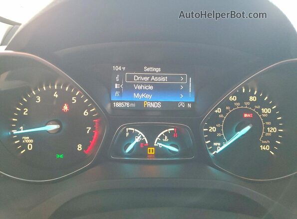1FMCU0G99HUD93891 2017 FORD ESCAPE White Widok zestawu wskaźników