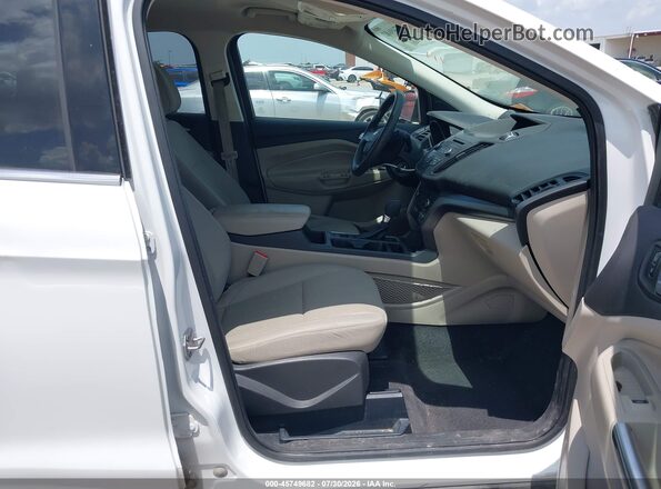 1FMCU0GD0HUB15207 2017 FORD ESCAPE White Vista interior delantera