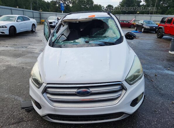 1FMCU0GD0HUB26479 2017 FORD ESCAPE White Widok z przodu