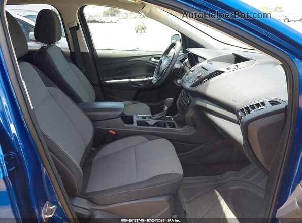 1FMCU0GD0HUC28123 2017 FORD ESCAPE Синий Вид салона спереди