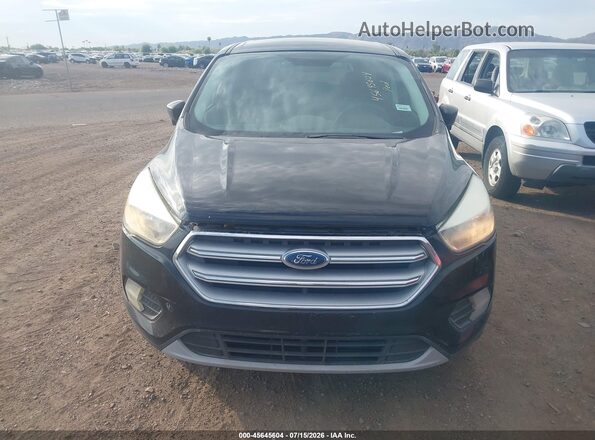 1FMCU0GD0HUC55421 2017 FORD ESCAPE Черный Вид спереди
