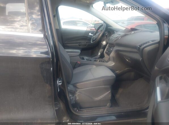 1FMCU0GD0HUC55421 2017 FORD ESCAPE Черный Вид салона спереди