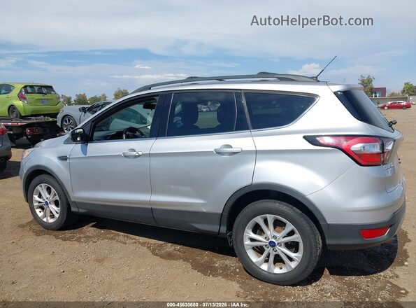 1FMCU0GD0JUB13933 2018 FORD ESCAPE Silver Սալոնի 360 աստիճան տեսք