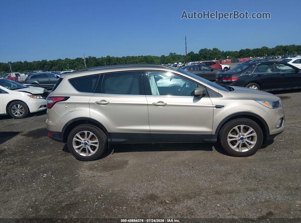 1FMCU0GD0JUC73939 2018 FORD ESCAPE Желто-коричневый Вид задней части салона