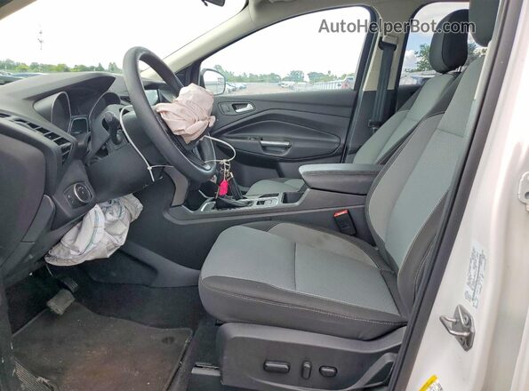 1FMCU0GD0JUD45738 2018 FORD ESCAPE Белый Вид салона спереди