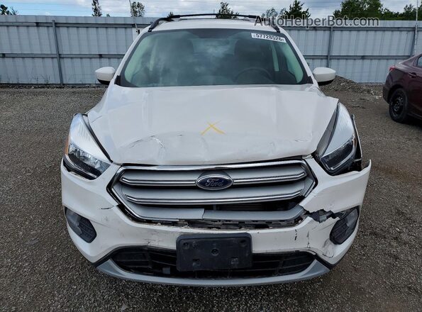 1FMCU0GD0JUD45738 2018 FORD ESCAPE Белый Вид спереди