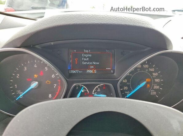 1FMCU0GD0JUD45738 2018 FORD ESCAPE Белый Вид щитка приборов