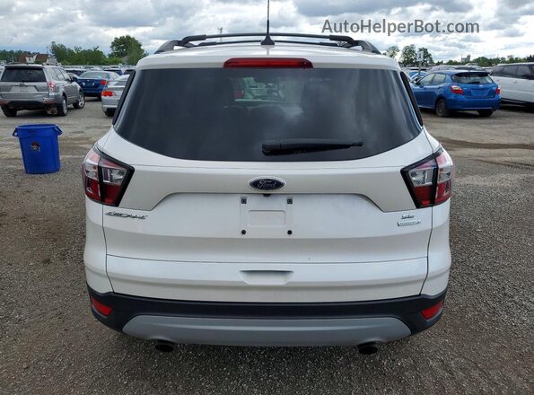 1FMCU0GD0JUD45738 2018 FORD ESCAPE Белый Вид сзади