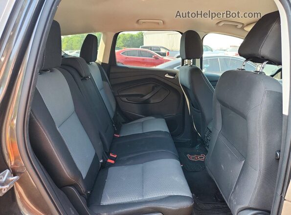 1FMCU0GD1HUB78056 2017 FORD ESCAPE Серый Вид задней части салона