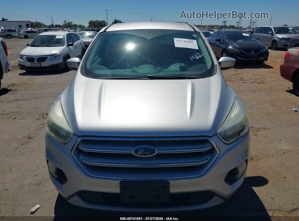 1FMCU0GD1HUC51538 2017 FORD ESCAPE Серебряный Вид спереди