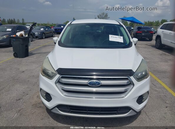 1FMCU0GD1HUC59798 2017 FORD ESCAPE Белый Вид спереди