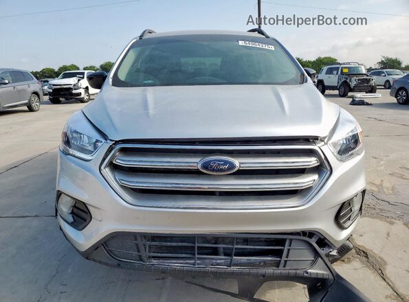 1FMCU0GD1HUD15982 2017 FORD ESCAPE Silver Widok z przodu