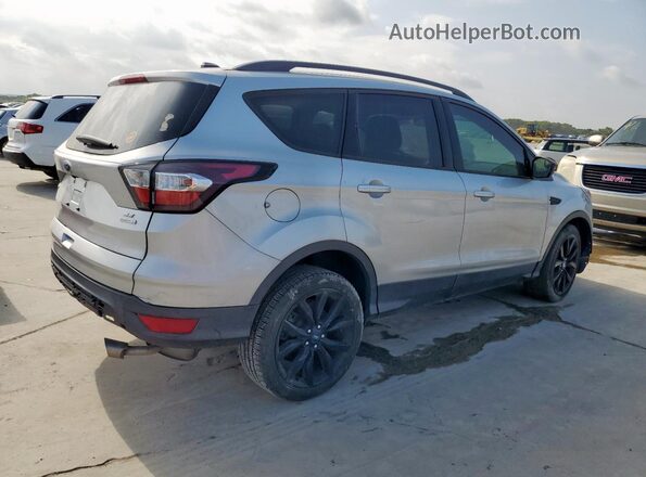 1FMCU0GD1HUD15982 2017 FORD ESCAPE Silver Tył prawy