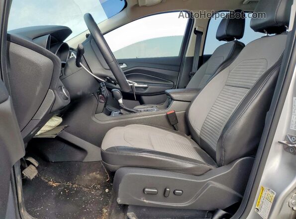 1FMCU0GD1HUD15982 2017 FORD ESCAPE Silver Widok wnętrza z przodu