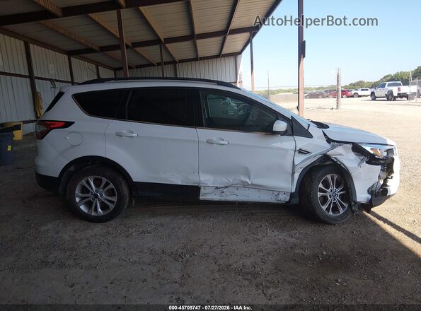 1FMCU0GD1JUA74978 2018 FORD ESCAPE White Widok wnętrza z tyłu