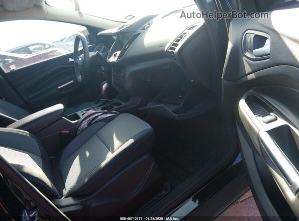 1FMCU0GD1JUD49863 2018 FORD ESCAPE Черный Вид салона спереди