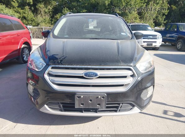 1FMCU0GD1JUD49863 2018 FORD ESCAPE Черный Вид щитка приборов