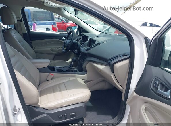 1FMCU0GD2HUC67795 2017 FORD ESCAPE White Вид салону спереду