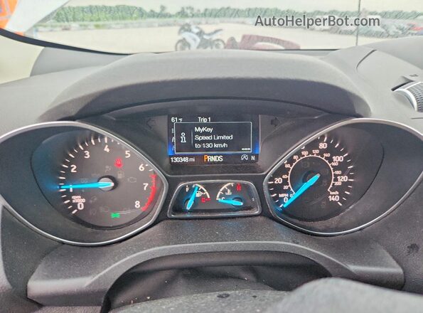 1FMCU0GD2HUE26489 2017 FORD ESCAPE Белый Вид щитка приборов