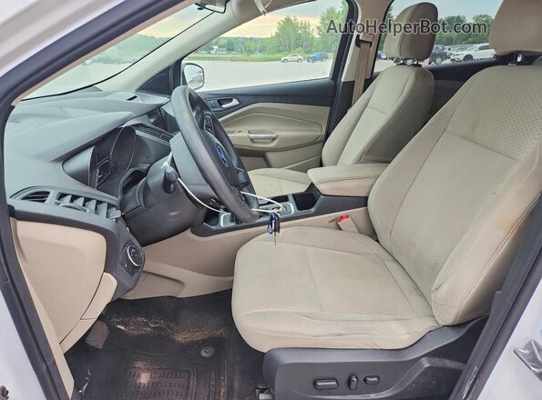 1FMCU0GD2HUE26489 2017 FORD ESCAPE Белый Вид салона спереди