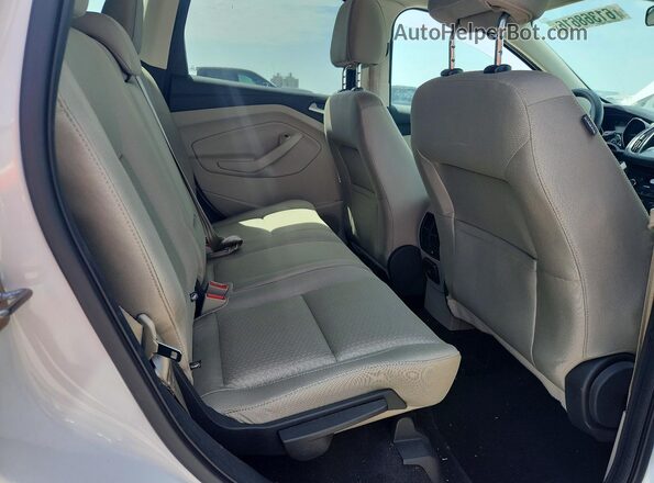 1FMCU0GD2HUE85395 2017 FORD ESCAPE White Widok tylnych siedzeń